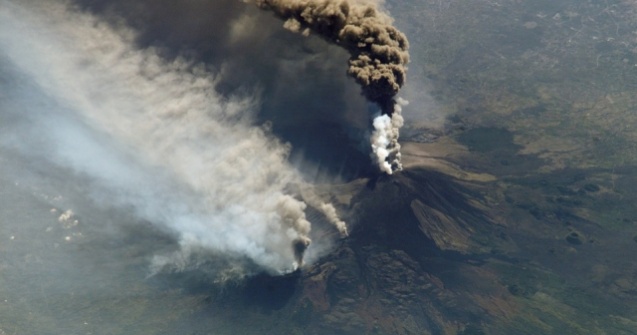  Top  Top 8 cele mai incredibile eruptii vulcanice, in imagini explozive