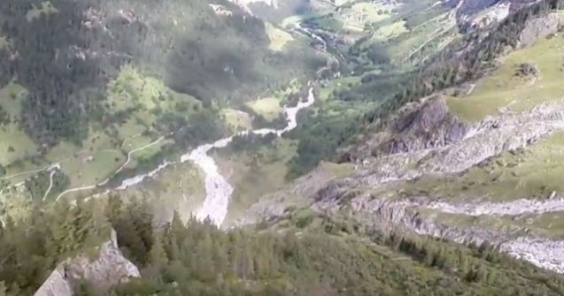  Video  Un italian si-a filmat propria moarte, in timp ce efectua o cascadorie aeriana