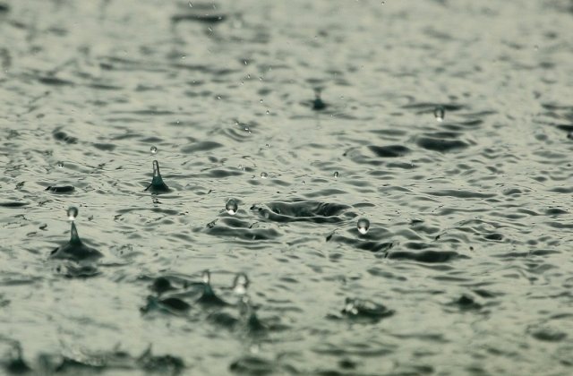 Informare meteo: Ploi si vijelii pana miercuri. Care vor fi zonele afectate