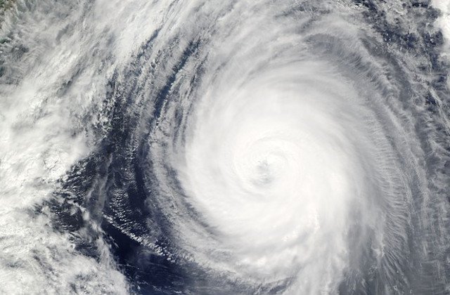 Ordin de evacuare pentru zeci de mii de japonezi si sute de zboruri anulate, din cauza unui taifun