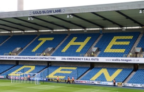 Un suporter a fost arestat dupa ce a incercat sa plece acasa cu o minge ajunsa in tribuna