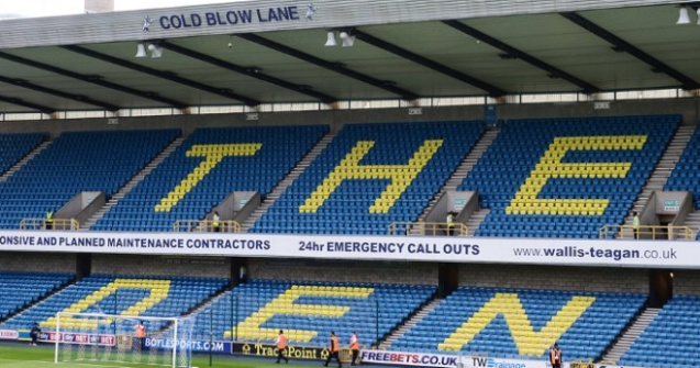 Un suporter a fost arestat dupa ce a incercat sa plece acasa cu o minge ajunsa in tribuna