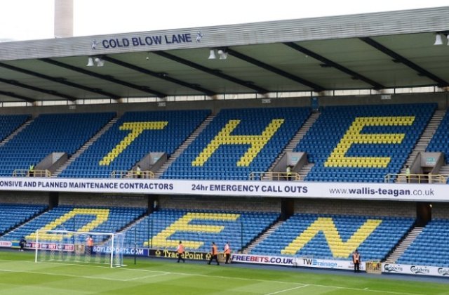 Un suporter a fost arestat dupa ce a incercat sa plece acasa cu o minge ajunsa in tribuna