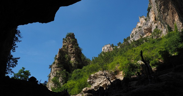 Noua turisti blocati intr-o pestera din Muntii Apuseni, din cauza unei viituri