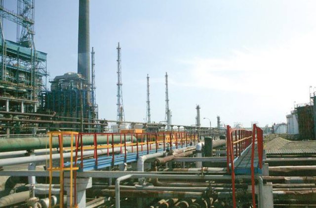 Ce spun cei de la Protectia Mediului despre incendiul de la Petromidia