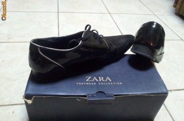 The Guardian: Romanii care fac pantofi pentru Zara sau Deichmann muncesc ilegal pe salarii mizere