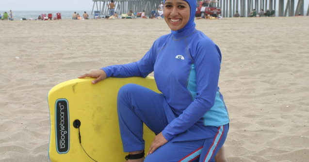 Nisa: Politistii le obliga pe femeile musulmane sa se dezbrace