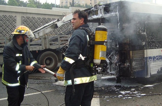 Germania: Coliziune intre un tren si un autobuz, soldata cu cel putin zece raniti