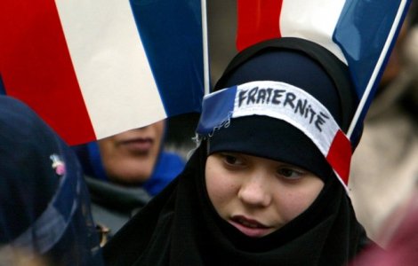 Franta: Asociatiile musulmanilor vor fi primite "de urgenta"