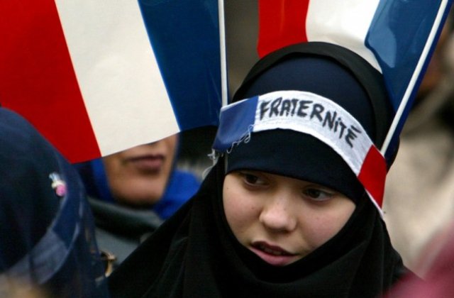 Franta: Asociatiile musulmanilor vor fi primite "de urgenta" de ministrul de Interne, dupa valul de decizii anti-burkini