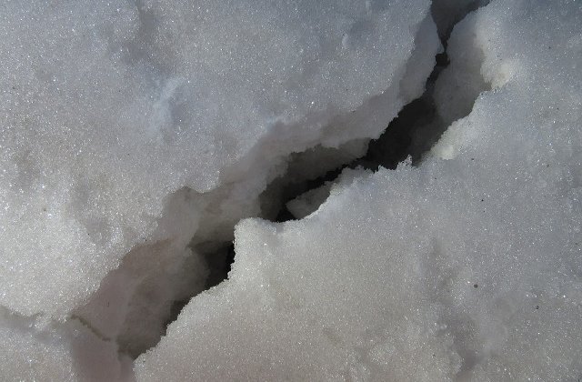 Oamenii de stiinta, in alerta. O uriasa crapatura din stratul de gheata al Antarcticii provoaca panica