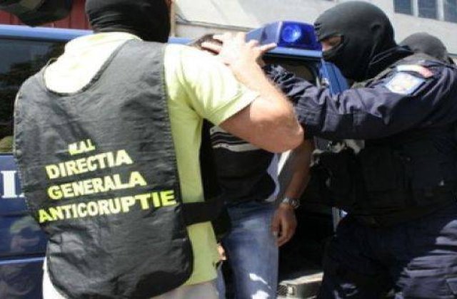 Arad: Politisti de frontiera implicati in trafic de migranti