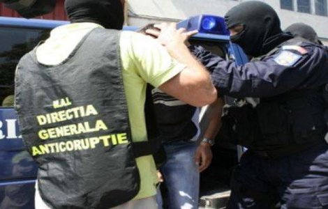 Arad: Politisti de frontiera implicati in trafic de migranti