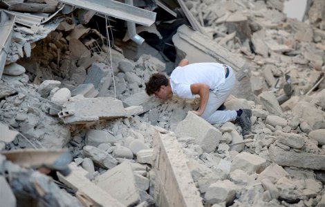 Cutremurul din Italia: O fetita de 10 ani a fost, salvata dupa 17 ore