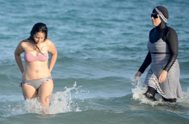 Consiliul de Stat francez invalideaza hotararea prin care Villeneuve-Loubet interzice purtarea burkini