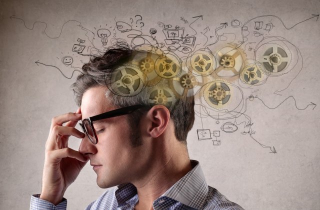 Expertii au ajuns la concluzia ca oamenii inteligenti sunt dezordonati, adorm tarziu si injura mult