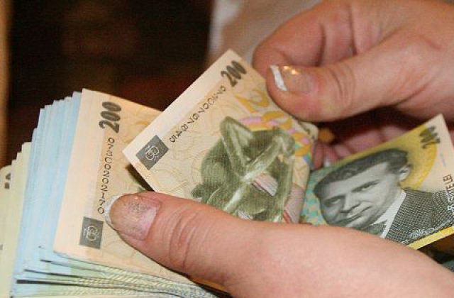 Romania continua sa se imprumute de la banci