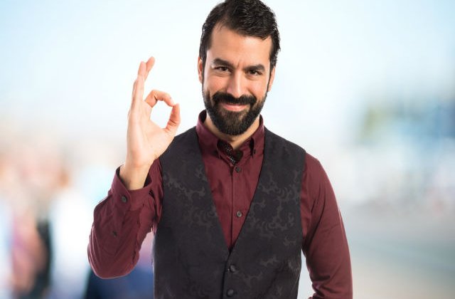 [VIDEO] Motivul pentru care barbatii se fotografieaza facand acest gest