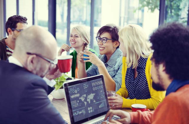 Ce trebuie sa faci ca sa mergi la munca cu drag? 4 sfaturi dovedite sa-ti creasca performanta si increderea in competentele proprii