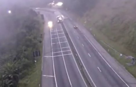  Video  Accident ingrozitor: O cisterna cu alcool explodeaza