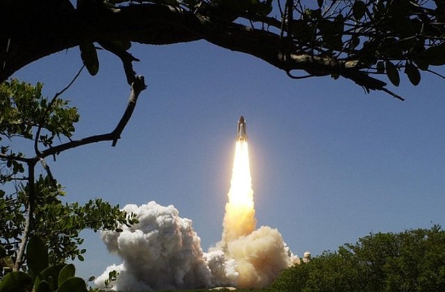 [Foto] Racheta SpaceX care urma sa transporte primul satelit al Facebook pe orbita a explodat