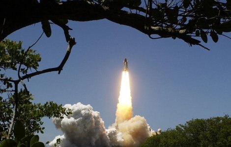  Foto  Racheta SpaceX care urma sa transporte primul satelit al Facebook pe orbita a explodat