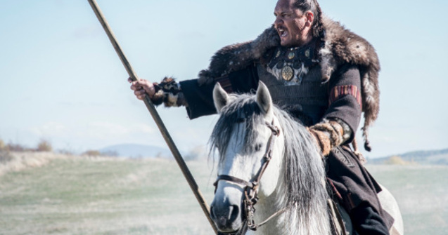 Actorul roman Emil Hostina, intr-o distributie de exceptie in noul serial "Vremea barbarilor"