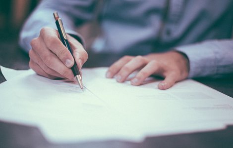 Ordinul de retragere a titlului de doctor in drept acordat lui Gabriel Oprea, semnat de ministrul Educatiei