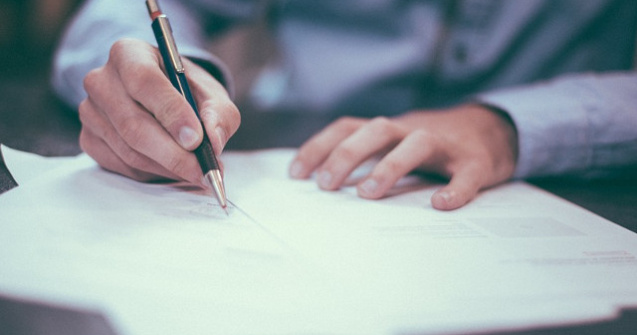 Ordinul de retragere a titlului de doctor in drept acordat lui Gabriel Oprea, semnat de ministrul Educatiei