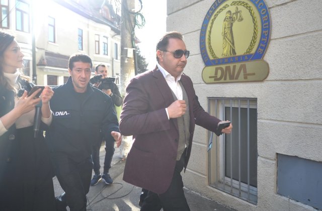 Rizea, despre Dragnea: Singurul presedinte de partid din Romania condamnat e acest taranus cu sosete flausate albe