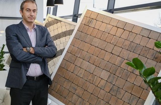 Dezvoltatorii ansamblurilor rezidentiale, dispusi sa investeasca tot mai mult in amenajarea cu pavele