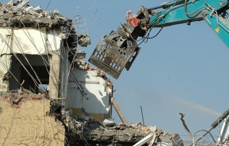  Video  O macara s-a prabusit pe un santier din Tel Aviv. Numerosi oameni, prinsi sub daramaturi