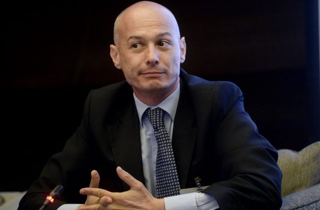 Judecatorii nu-i permit lui Bogdan Olteanu sa discute cu parintii si fosta sotie