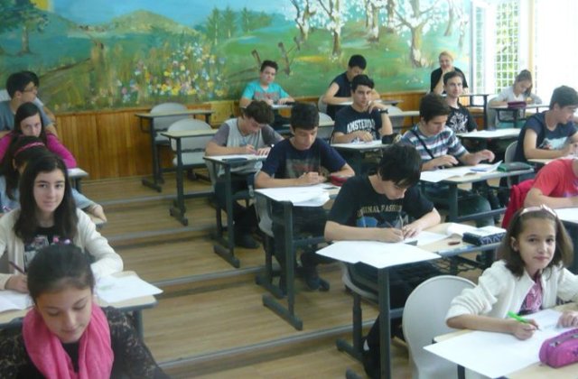 Guvernul vrea sa schimbe continutul invatamantului gimnazial, pentru ca lipsesc activitatile practice