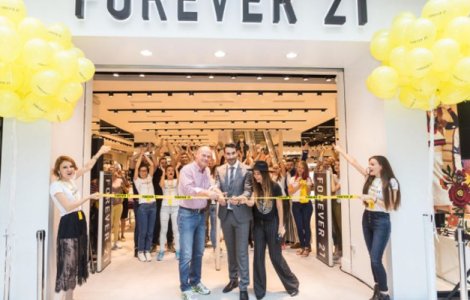 Marea Deschidere a primului magazin Forever 21 a devenit cel mai important eveniment de fashion si distractie al sezonului
