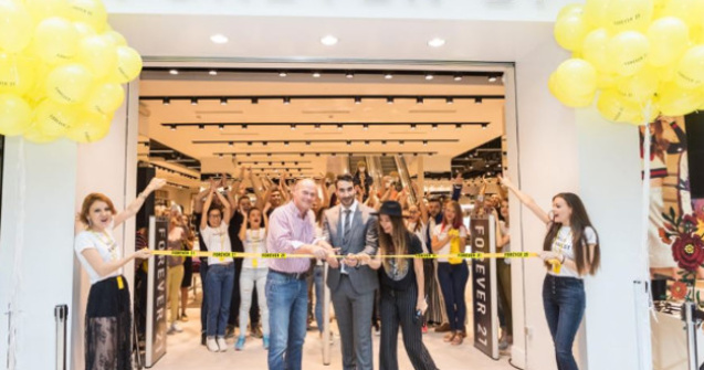 Marea Deschidere a primului magazin Forever 21 a devenit cel mai important eveniment de fashion si distractie al sezonului