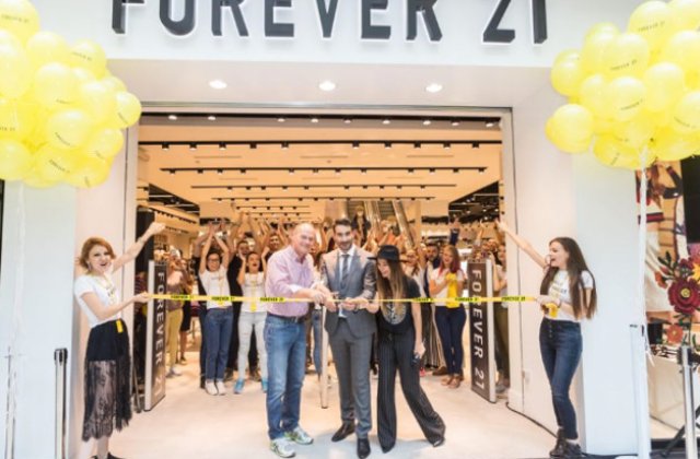 Marea Deschidere a primului magazin Forever 21 a devenit cel mai important eveniment de fashion si distractie al sezonului