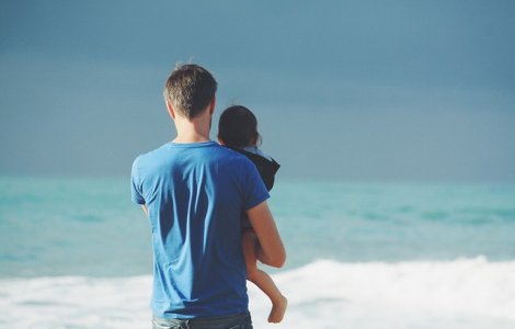 Cea mai mare indemnizatie pentru cresterea copilului a fost suspendata