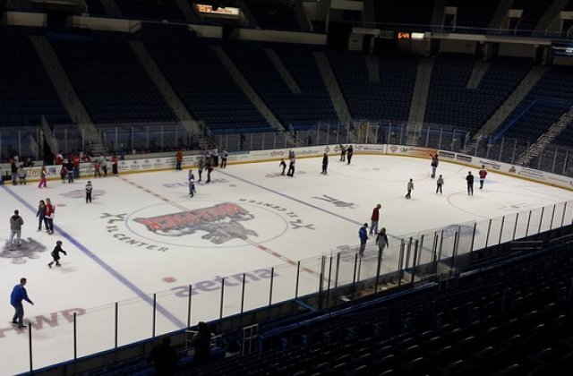 Patinoarul construit de Ion Tiriac la Otopeni, inaugurat in octombrie