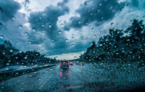 Grecia: O familie de turisti romani, salvata din viitura