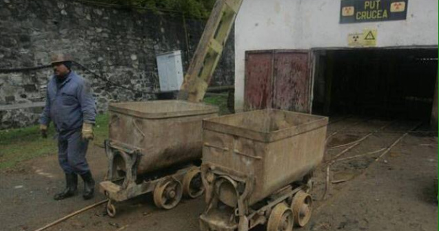 Protest la Compania Nationala a Uraniului