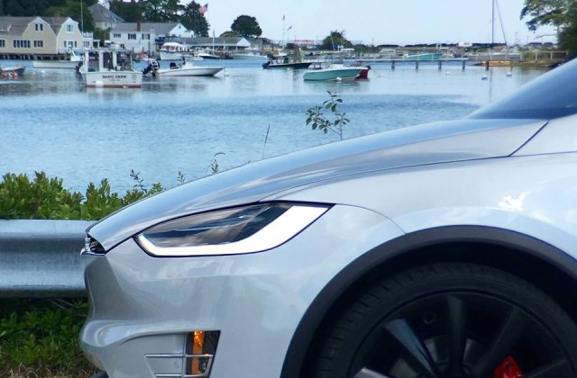 O masina Tesla a fost implicata intr-un accident fatal