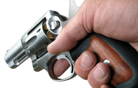 Politistii pot folosi armele din dotare fara sa mai raspunda penal