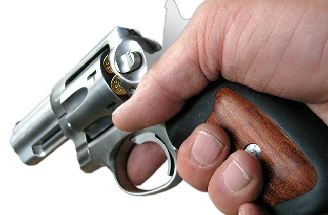 Politistii pot folosi armele din dotare fara sa mai raspunda penal