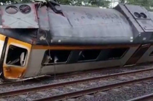 Cel putin patru morti dupa ce un tren de pasageri a deraiat in provincia spaniola Galicia
