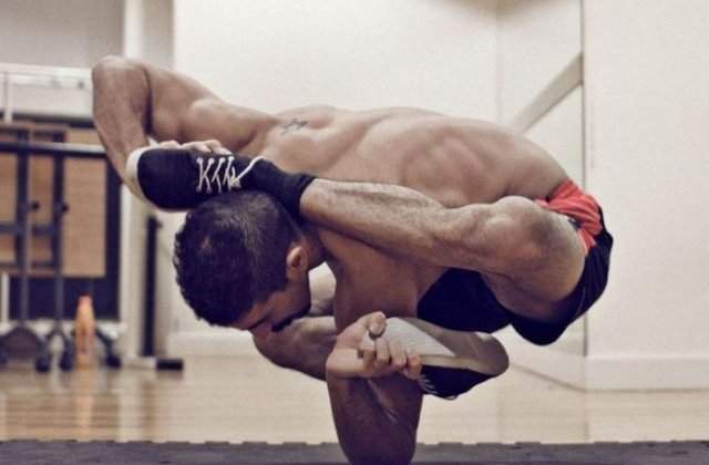 Imping limitele corpului uman la EXTREM! Cei mai flexibili oameni de pe internet