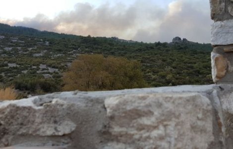 Incendii puternice de vegetatie pe insula Thassos