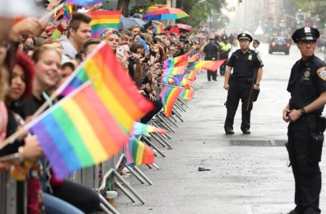 Mexicanii au demonstrat in favoarea casatoriilor intre persoane de acelasi sex, in urma unor proteste ale opozitiei