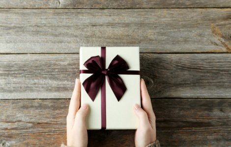 Au asteptat 9 ani pentru a deschide un cadou primit la nunta. Uite de