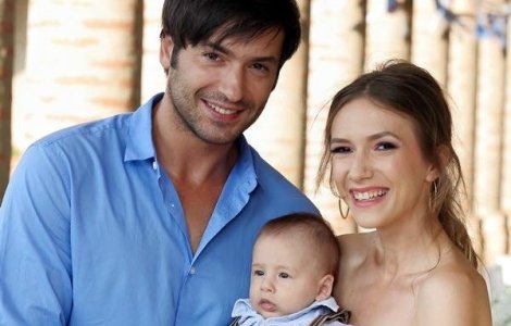 Fiul Adelei Popescu si al lui Radu Valcan a fost botezat duminica